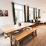 Hamburg Gem For 12