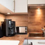 Central Apartment 4 Bedrooms For Up To 12 Guests