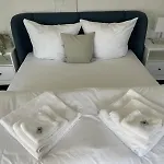 Zentral Gelegenes Premium-Apartment Mit Viel Tageslicht