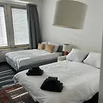 35 Qm Grosses Apartment Mit Eigenem Badezimmer In Den Elbvororten