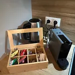 Apartment Kranich Mit 3 Zimmern, Top Infrastrukturlage Hh Langenhorn, Naehe Airport, Boxspringbetten Und Arbeitsplaetzen Mit Glasfaser Wlan
