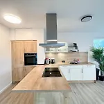 Bright, Spacious New Apartment In Hamburg