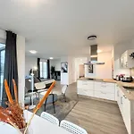 Bright, Spacious New Apartment In Hamburg