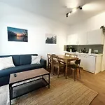 Stylish Apartment Near Binnenalster For Up To 8 Guests