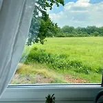 Familienfreundlichen Apartment Mit Traumhaft Gruener Aussicht