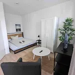 Stylish Studio For Two Prime Location In Hamburg