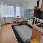 Larisa\'S Nr 10 Mit Parkplatz