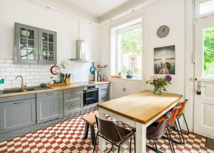 Großzügige Altbauwohnung in Bestlage