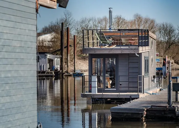 Wunderschoenes Hausboot Agathe