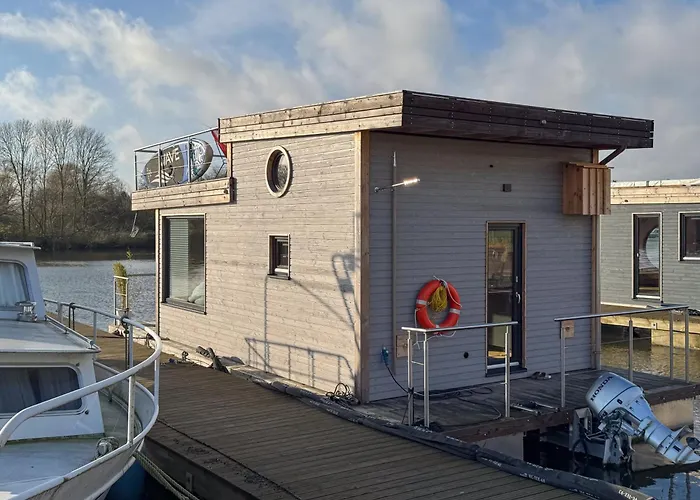 Dein Hausboot Off Fuer Deine Auszeit In Hamburg