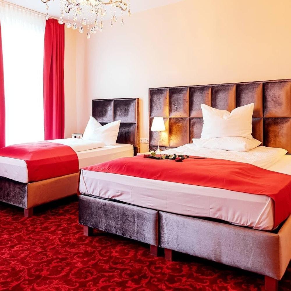 Hotel Hamburger Perle Hotel 3*