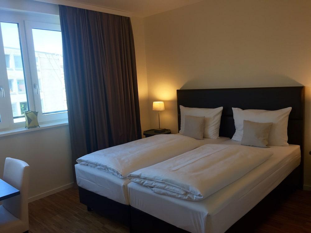 Stay! Boardinghouse Hotel 3*