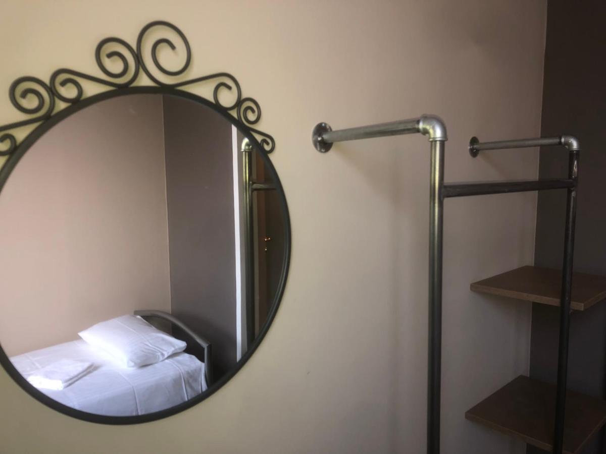 Goldhostel *
