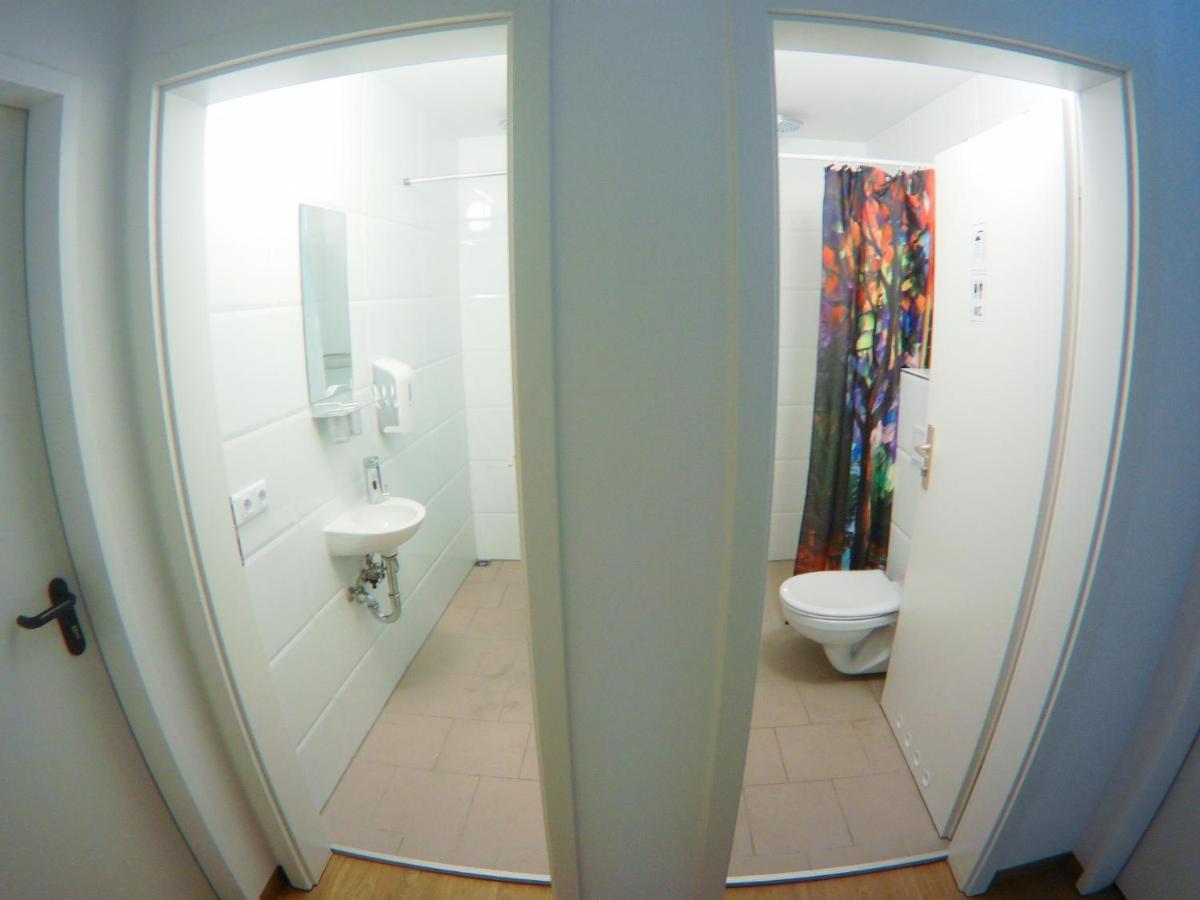 Hostel&monteurzimmer Bei Hansezimmer Hostel *