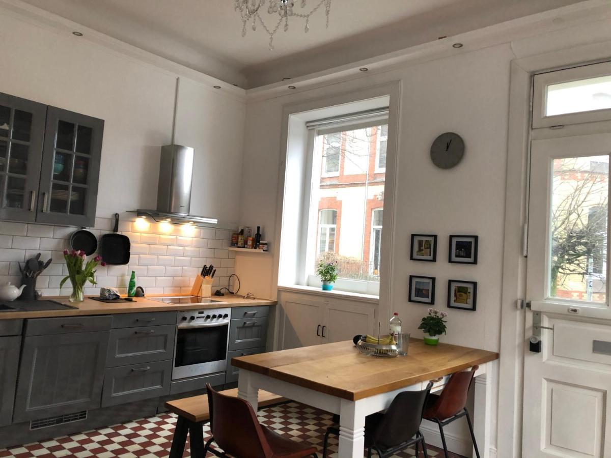 Großzügige Altbauwohnung In Bestlage Apartment