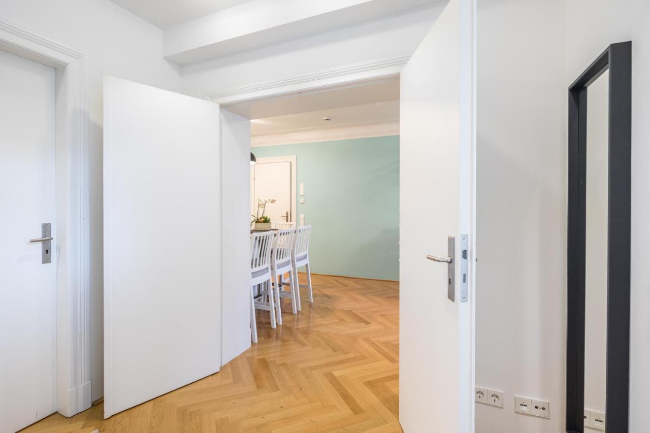 Stylish & Cosy Next To The U-bahn Apartment