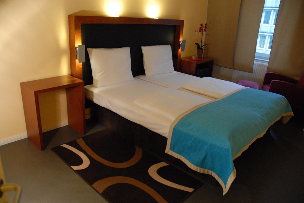 Hotel 1a *
