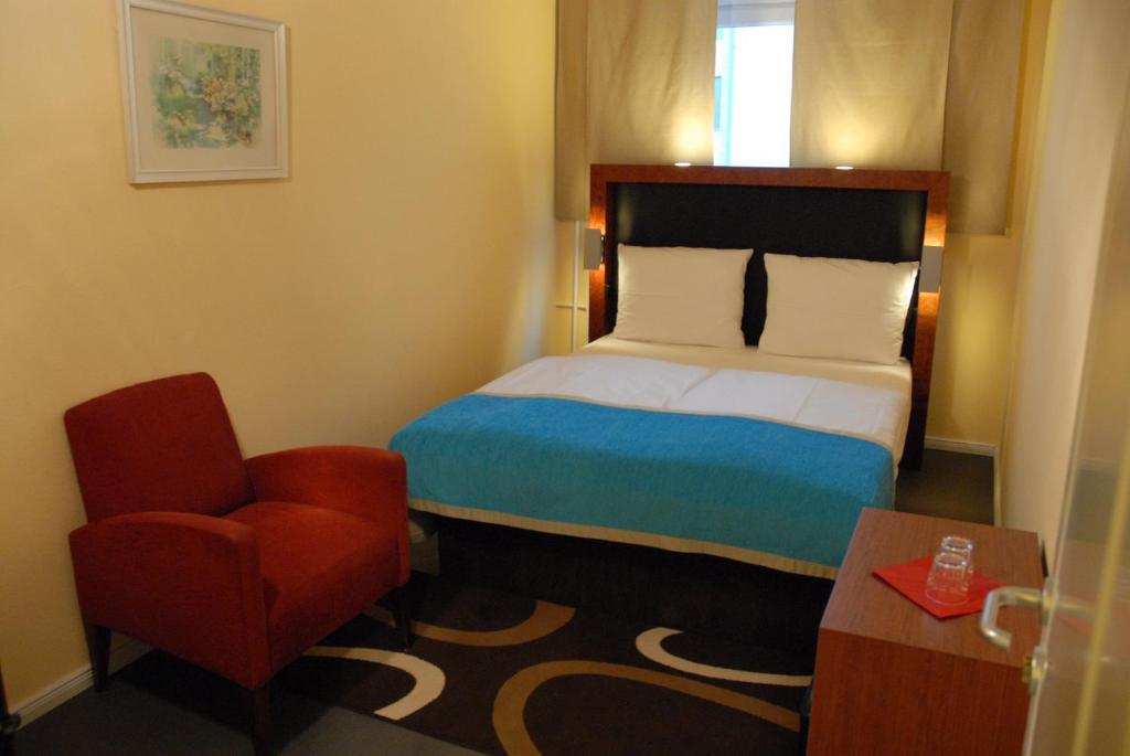 Hotel 1a *