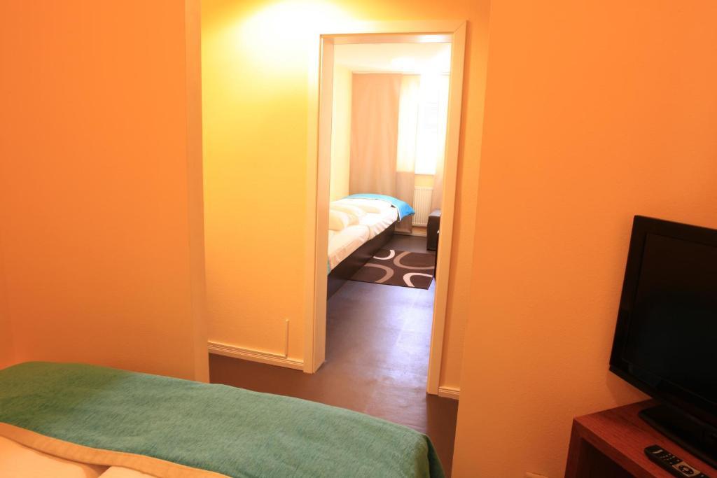 1a Hotel *