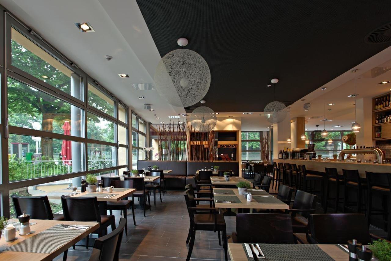 Hotel Western Plaza 4*