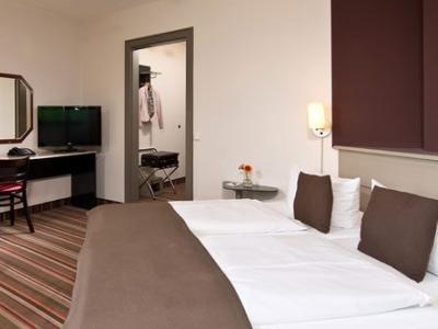 Hotel Leonardo Airport 3*