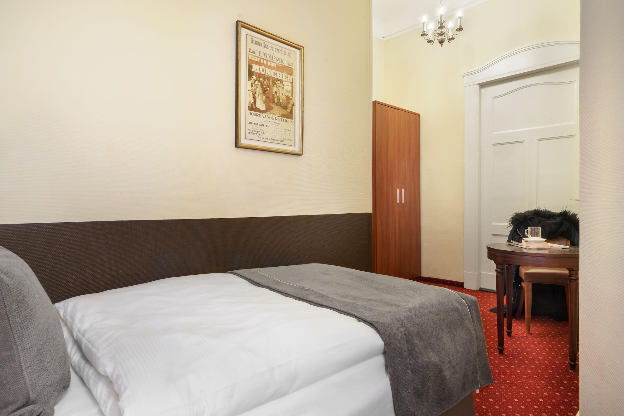 Novum Kronprinz Hauptbahnhof Hotel 3*