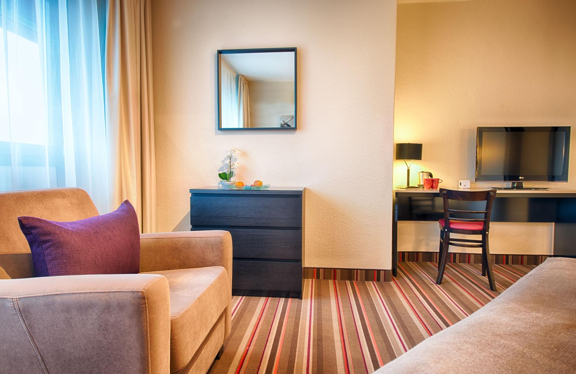 Hotel Leonardo Airport 3*