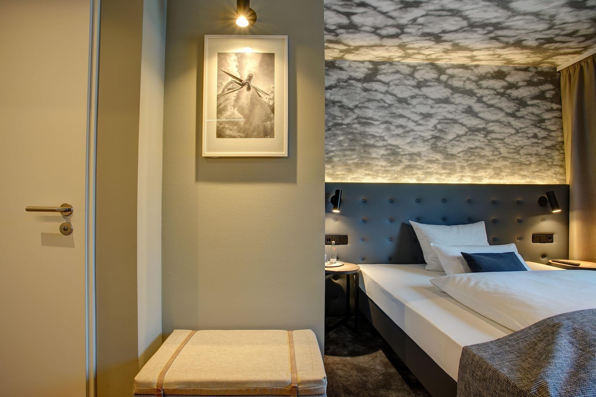 Boutique 125 Airport By Ina Hamburg