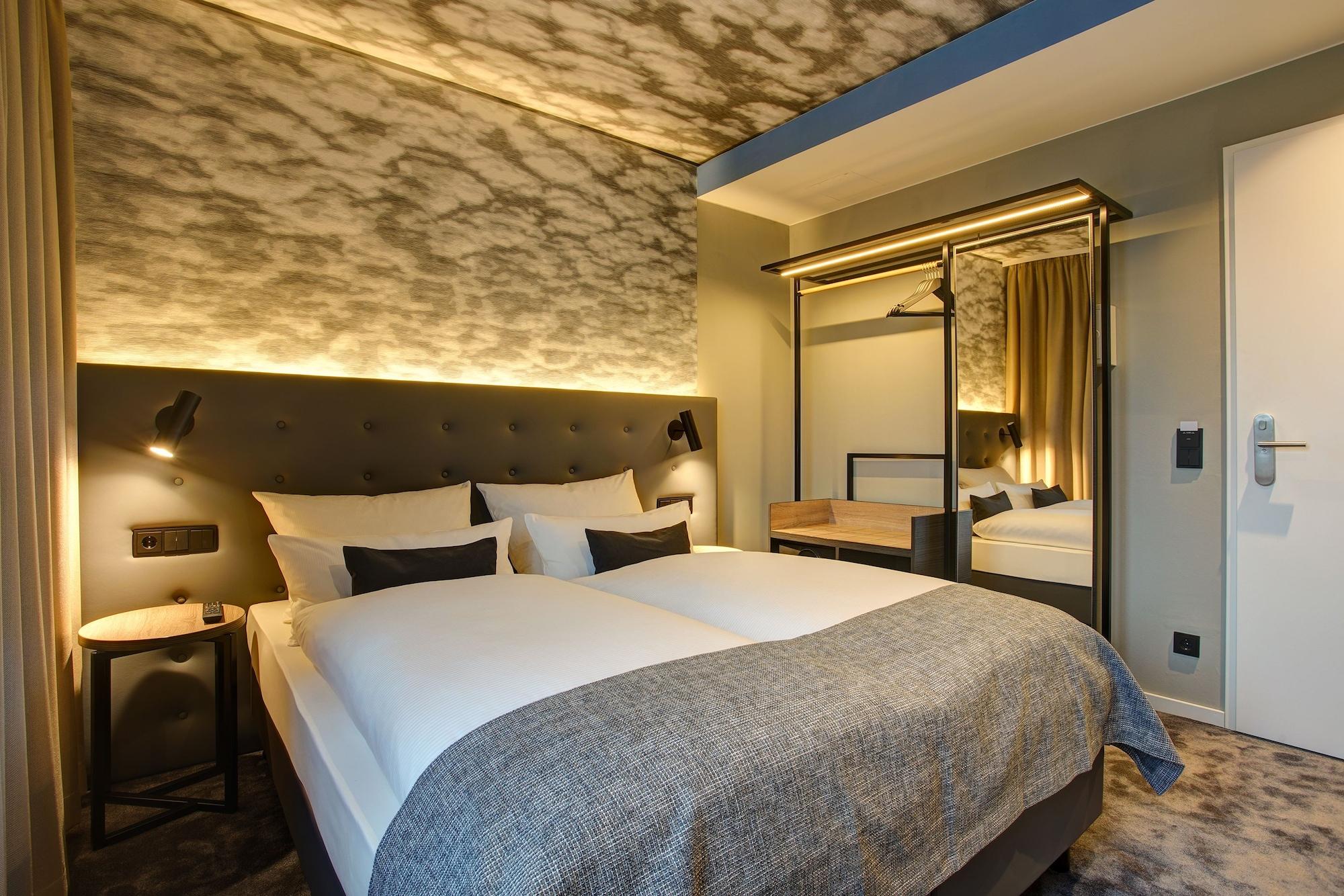 Boutique 125 Airport By Ina Hamburg