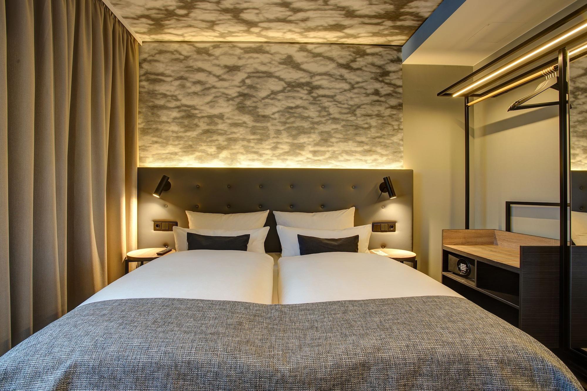 Boutique 125 Airport By Ina Hamburg