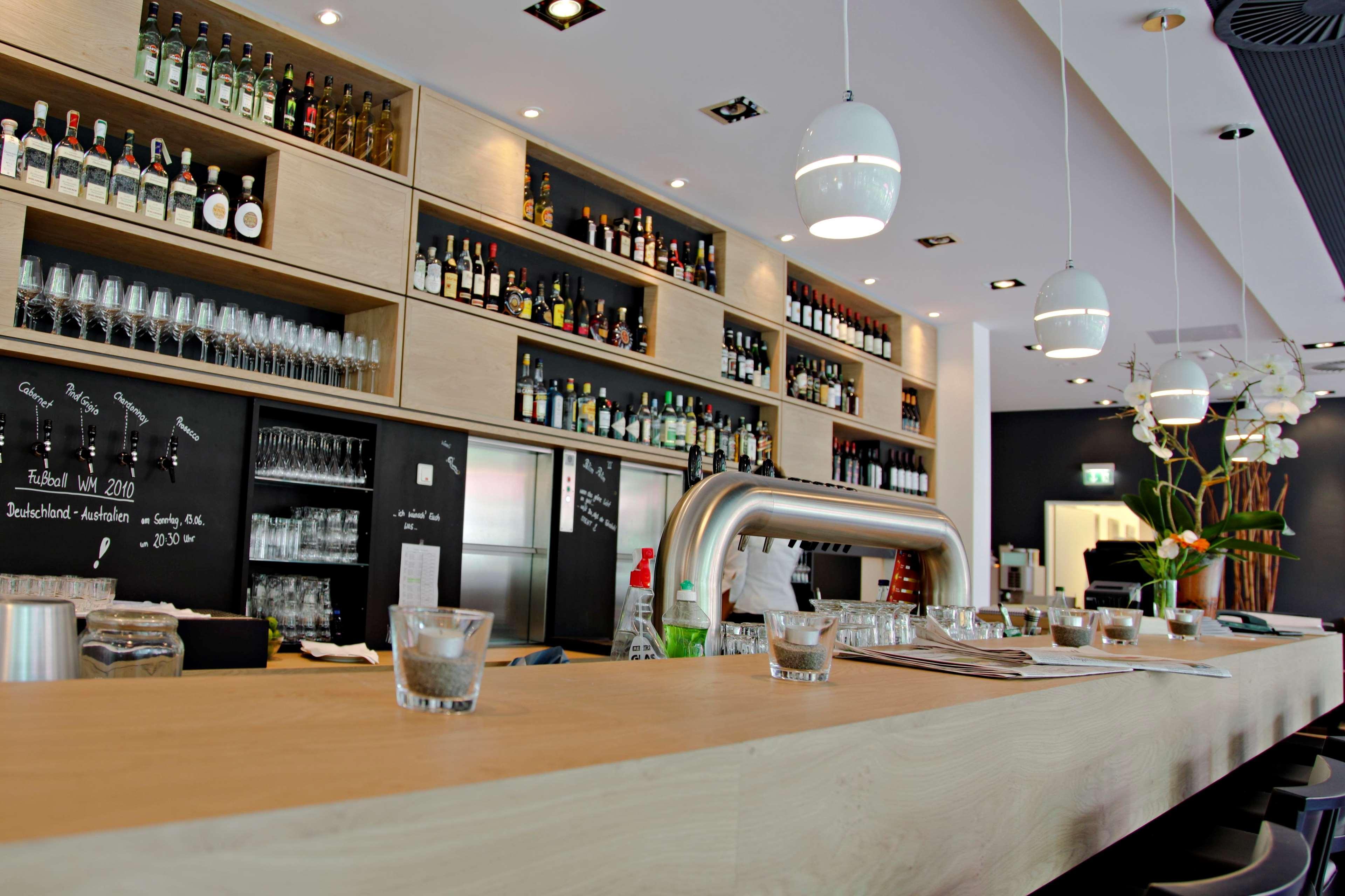 Western Plaza Hotel 4*