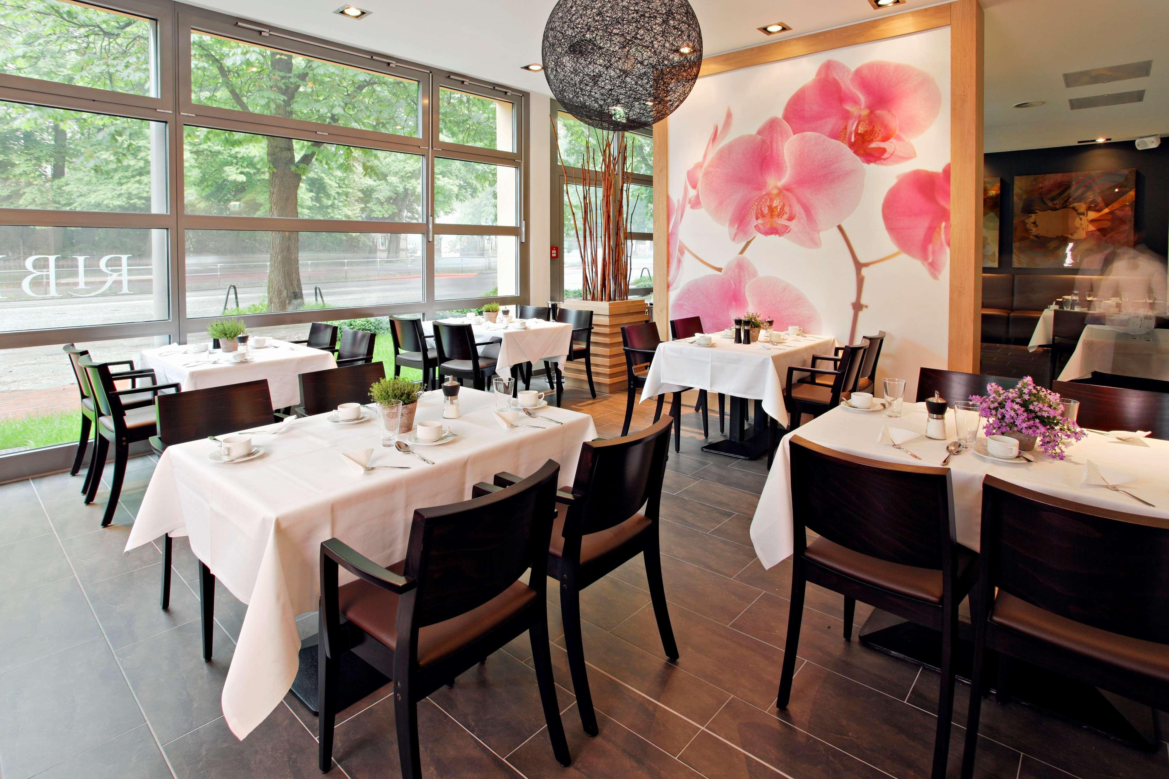 Western Plaza Hotel 4*