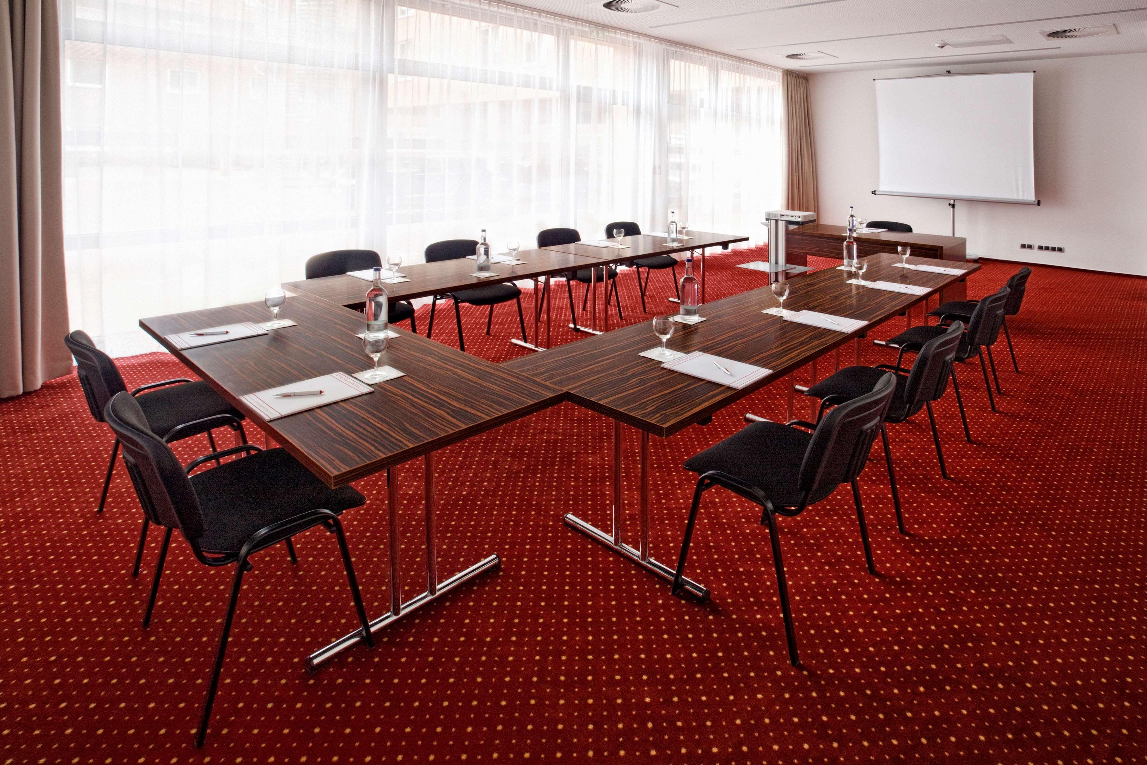 Hotel Western Plaza 4*