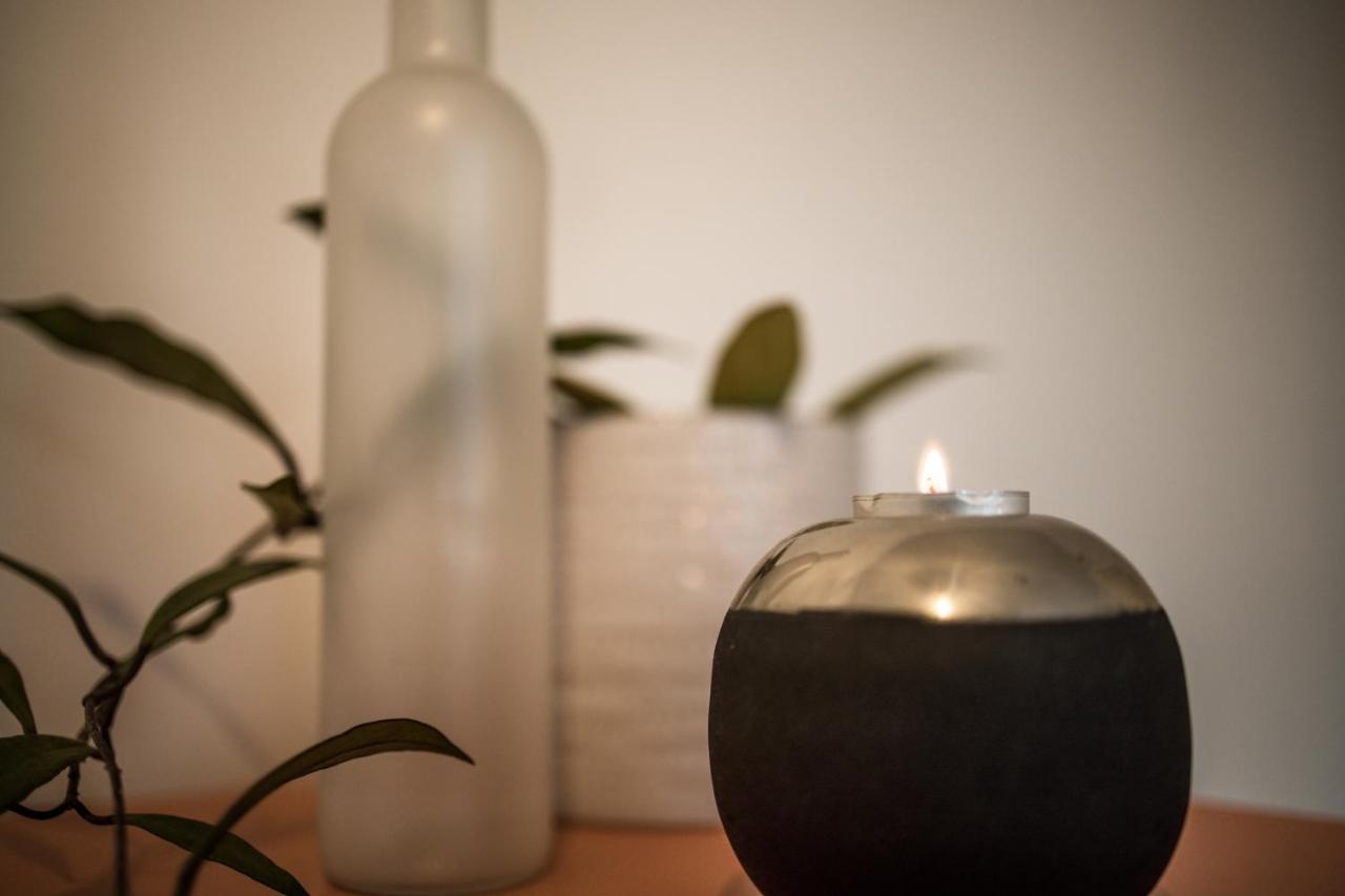 Doppelbett In Heller Apartment *