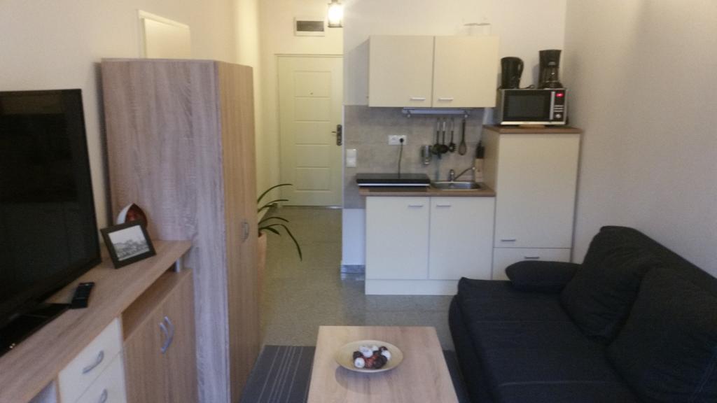 1a Airport Apartment