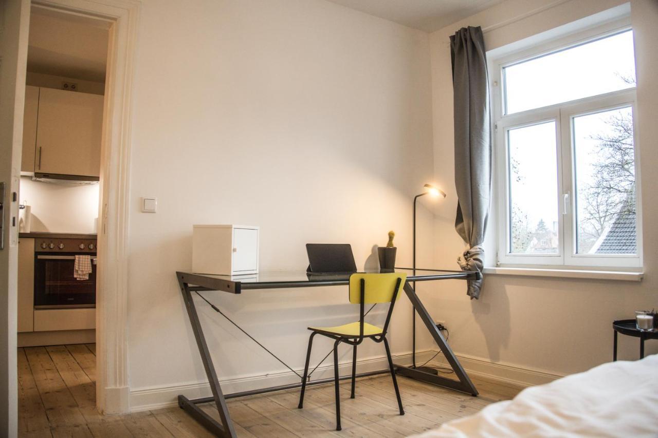 Doppelbett In Heller Apartment Hamburg