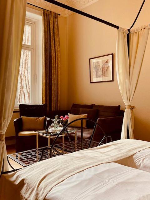 Miramar Hotel