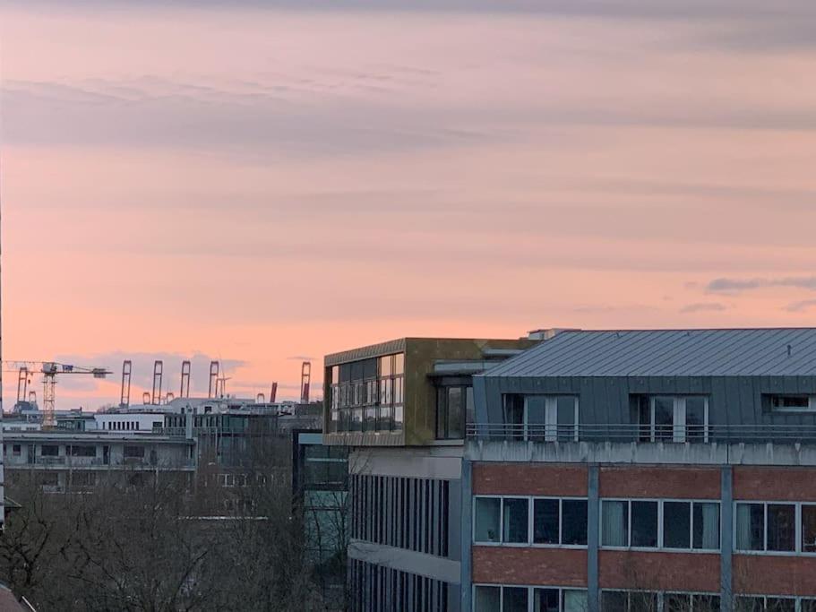 Artist Apartment, Skyline View & Breakfast Inclusive Apartamento *