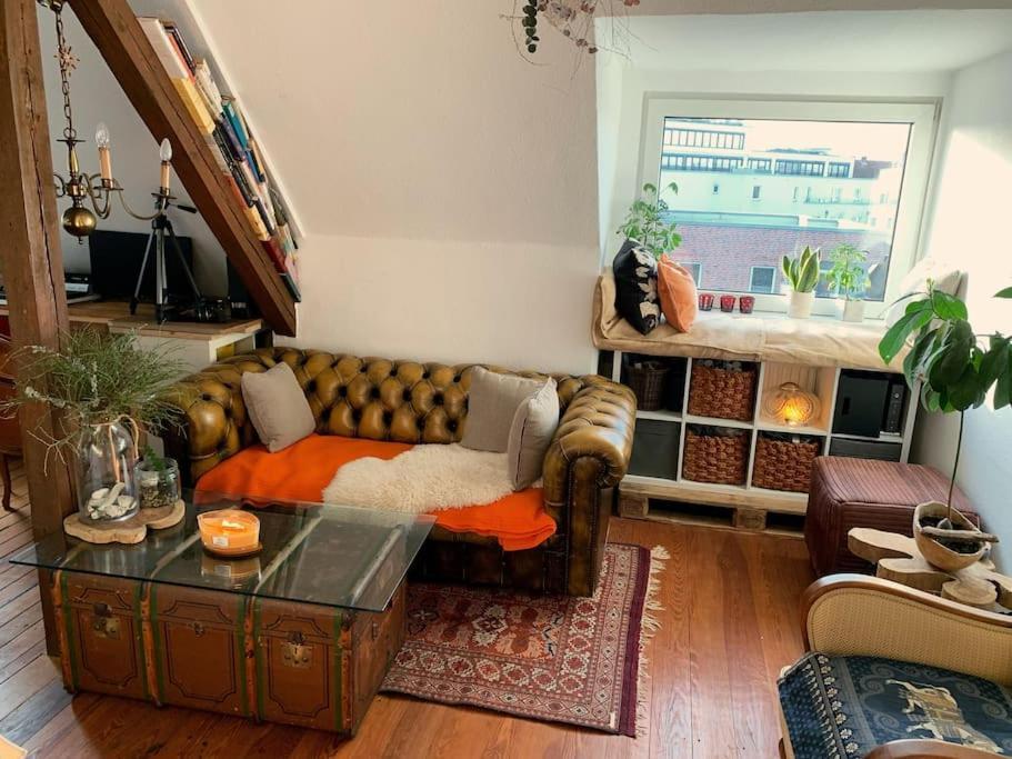 Artist Apartment, Skyline View & Breakfast Inclusive Apartamento