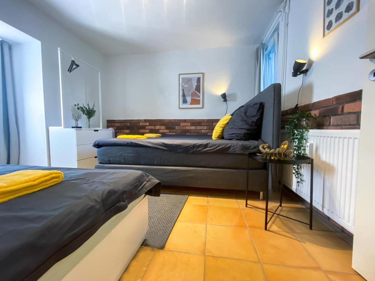 Spacious In Urban Location Apartment *