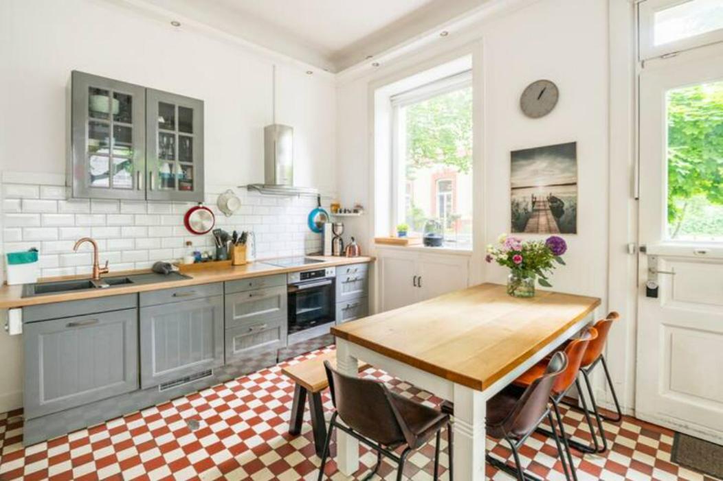 Großzügige Altbauwohnung In Bestlage * Hamburg