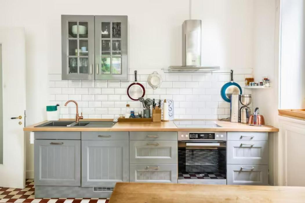 Apartment Großzügige Altbauwohnung In Bestlage