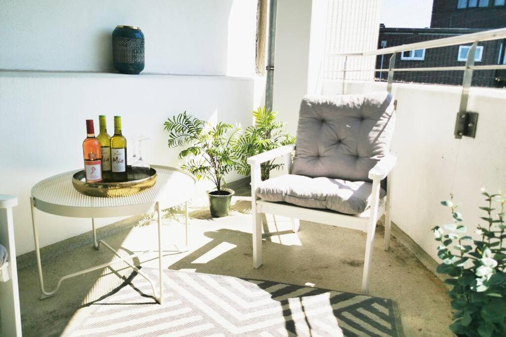 Hh 04 By Rockchair - Superhost Status - Modernes Mit Sonnigem Balkon & Premium Boxspringbetten In Winterhude - Geheimtipp