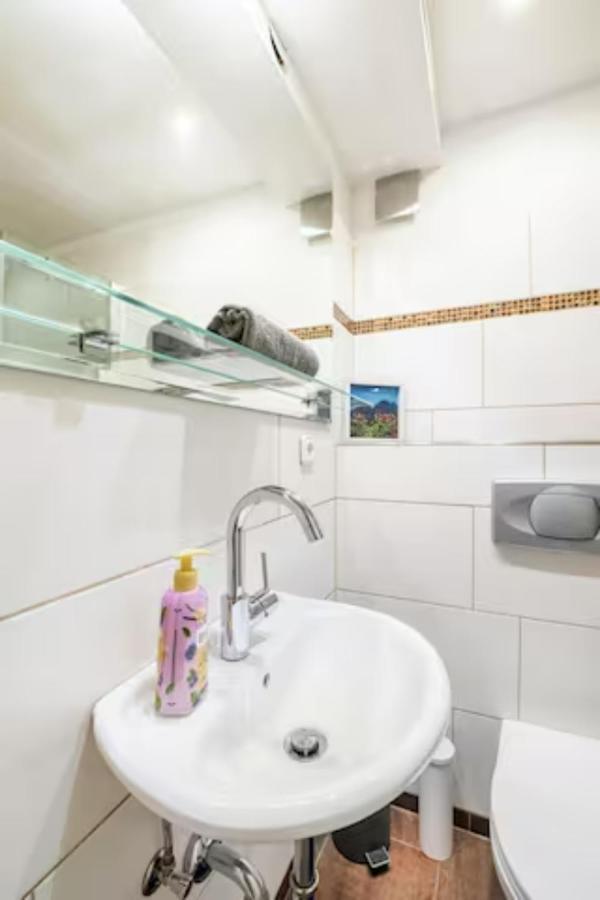 Gemuetliche 3-zkb Wc Souterrainwohnung In Bestlage Appartement *