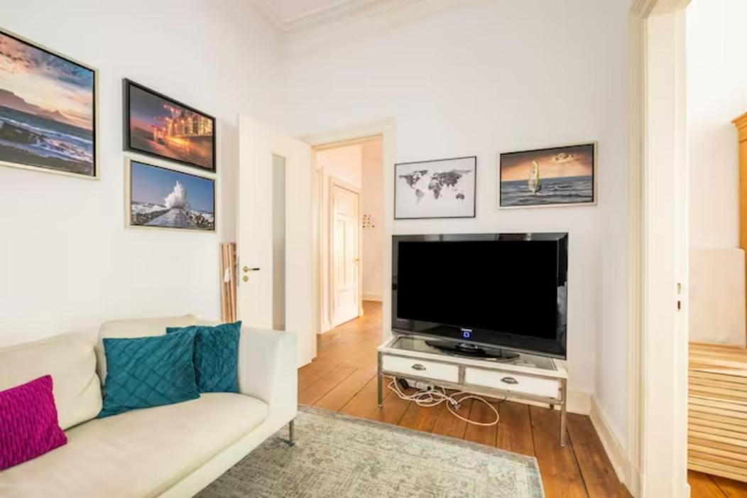 Großzügige Altbauwohnung In Bestlage Apartment