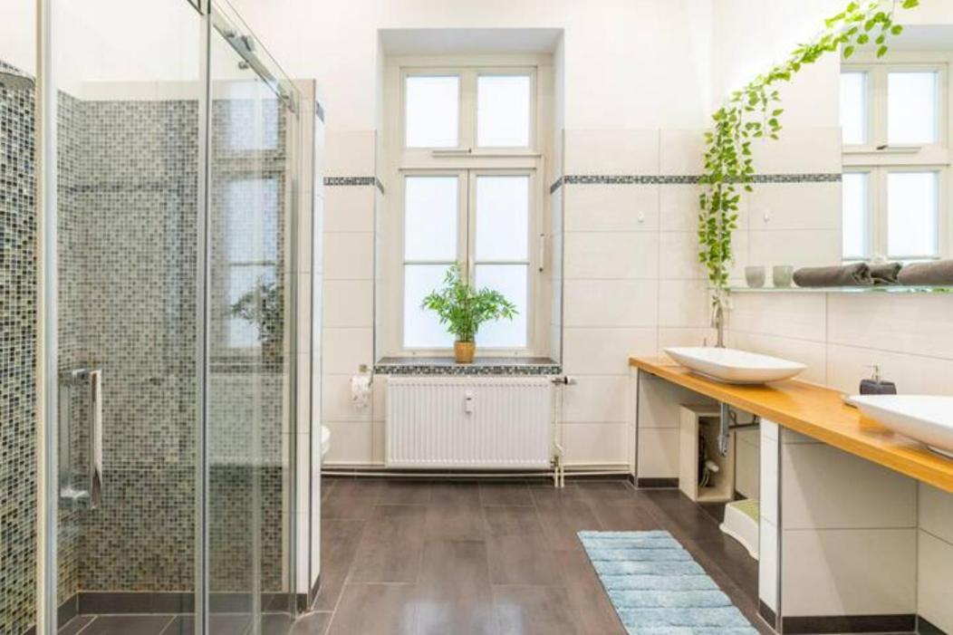 Apartment Großzügige Altbauwohnung In Bestlage *