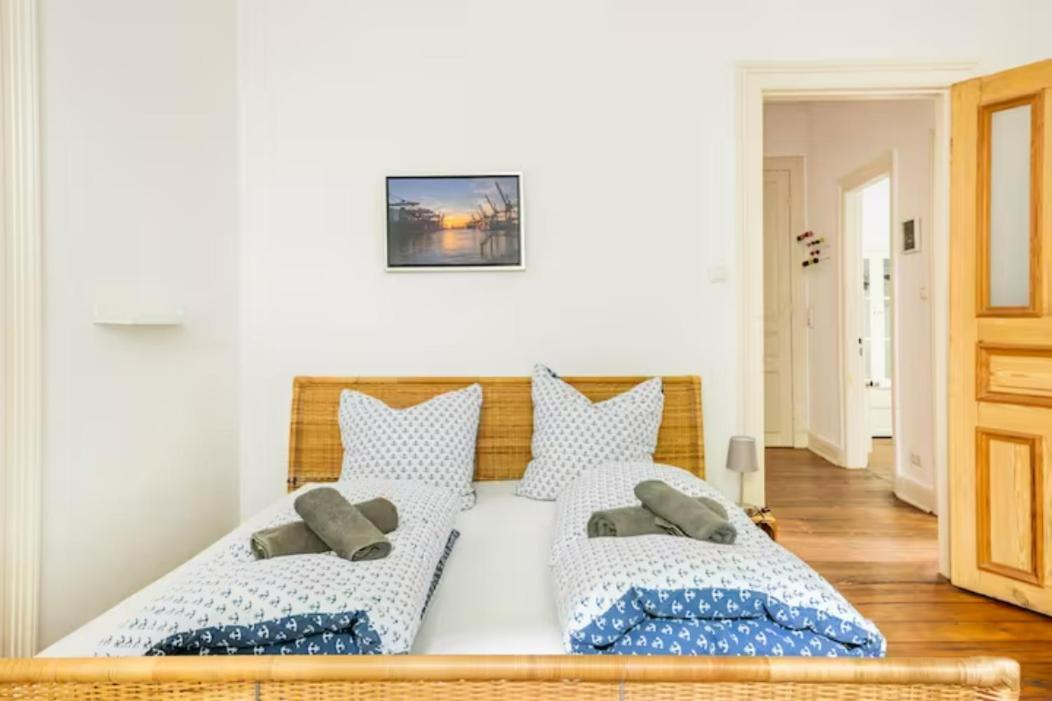 Großzügige Altbauwohnung In Bestlage