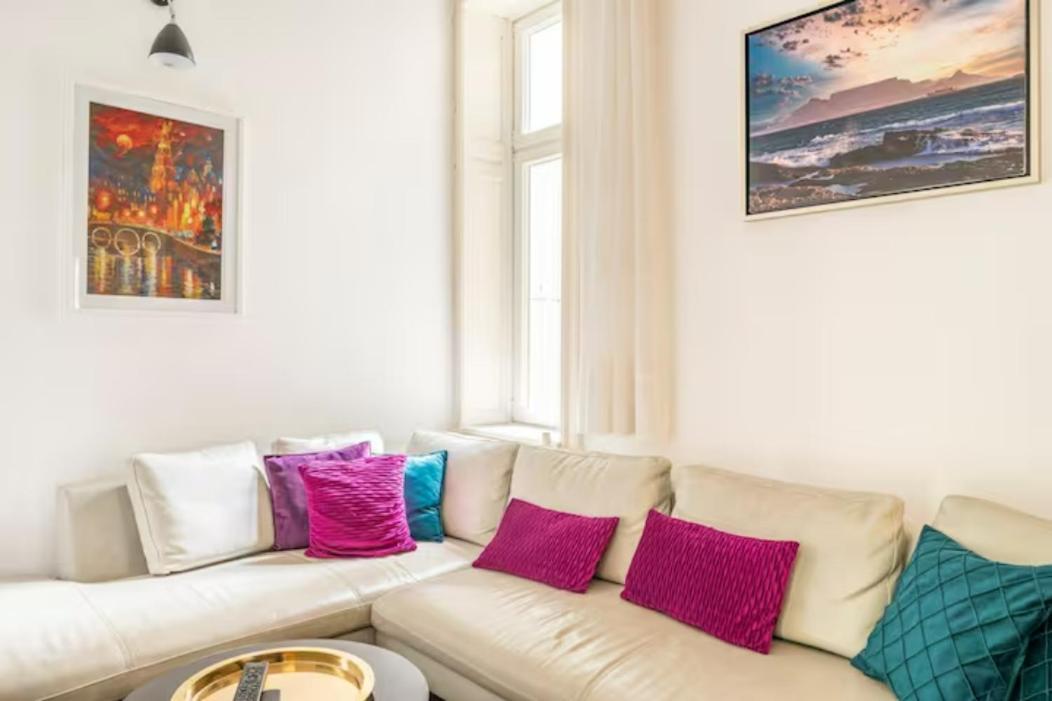 Großzügige Altbauwohnung In Bestlage