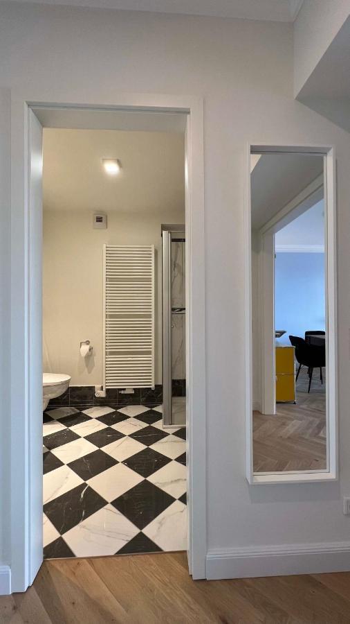 Cls Zentrale City-wohnung In Mit E-laden Und Tiefgarage, Klimaanlage, Wlan, Grosser Balkon, Blick Ueber Hamburg, Parkplatz, Cafe Im Haus, Bushaltestelle Direkt Gegenueber, Flex Check In Apartment *