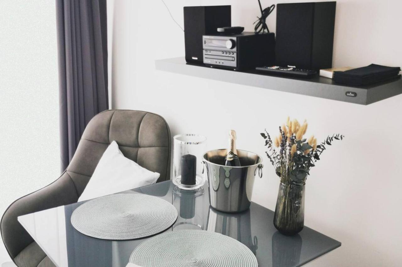 Hh 01 By Rockchair - Superhost Status - Modernes Mit Sonnigem Balkon & Premium Boxspringbetten In Winterhude - Geheimtipp Hamburgo